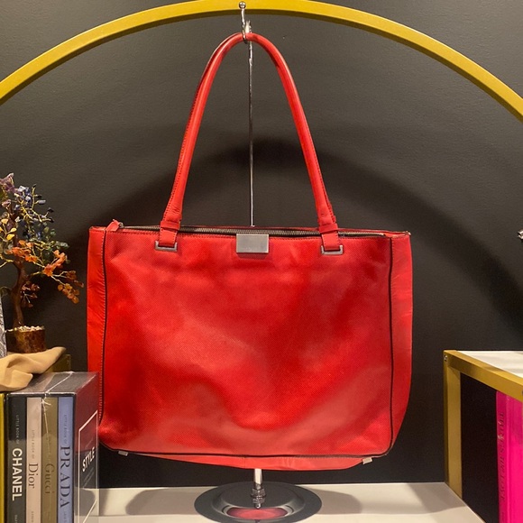 Bottega Veneta Handbags - ❤️Bottega Veneta Leather Zip Bag ❤️